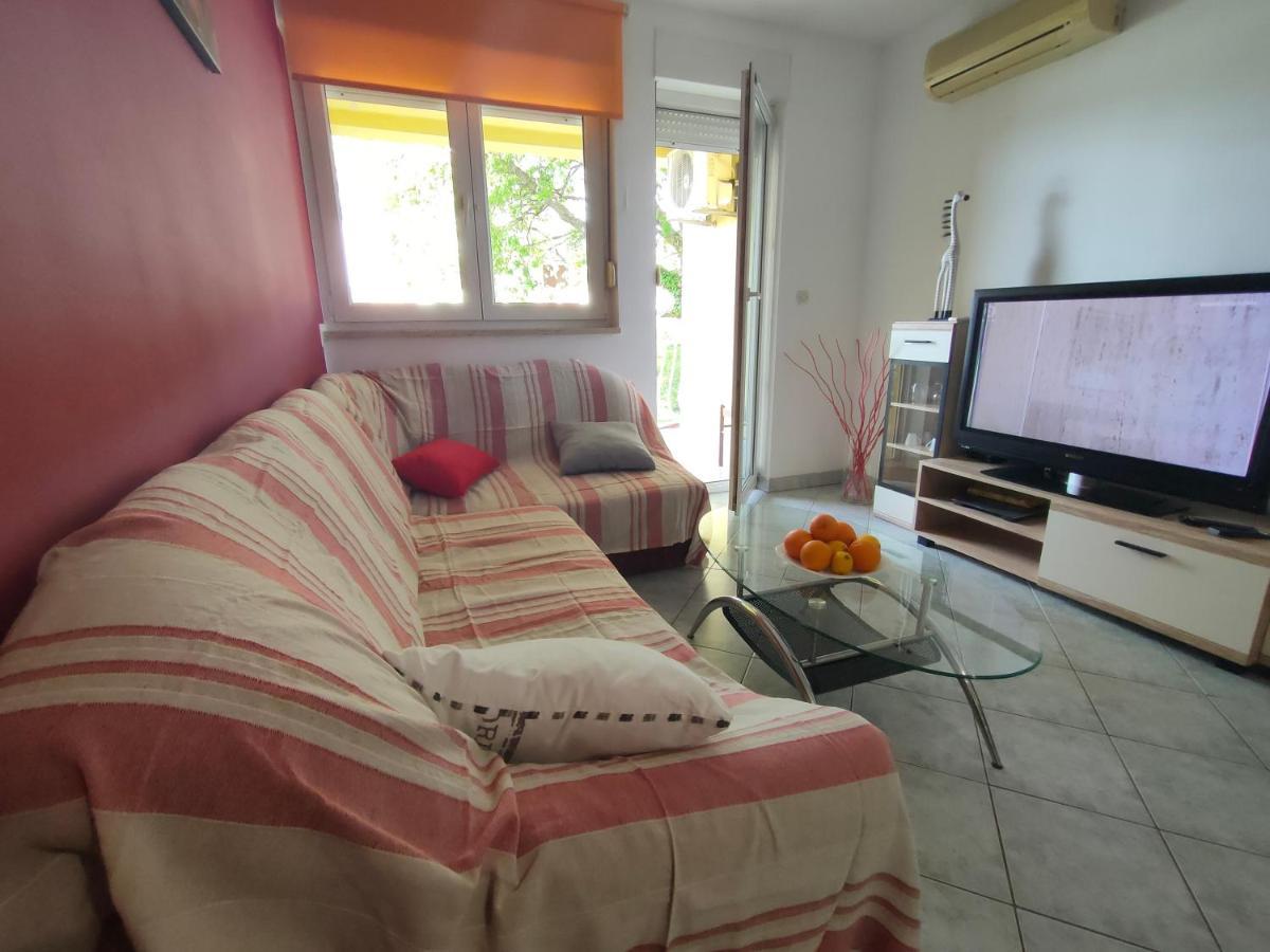 Ferienwohnung Apartman Bela Pula Exterior foto